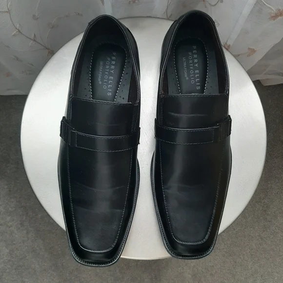 Perry Ellis Black Leather Loafers - Picture 2 of 5